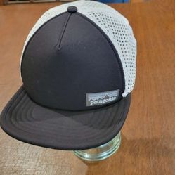 VINTAGE Patagonia Hat Duck Bill Cap StrapBack Black White Mesh Back One 
size , adjustable. Pre-owned, good shape, please see photos for details.