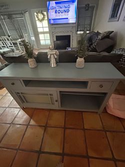 Hutch/credenza
