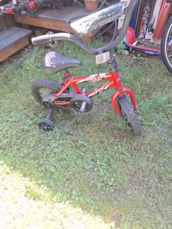 12 inch huffy  rock it bike  with training g wheels