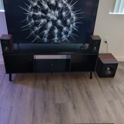 Edifier R1380DB Bluetooth Bookshelf Speakers (wood grain). 