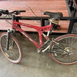 GT XCR-4000 mountain bike