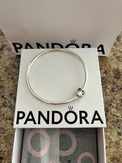 BRAND NEW PANDORA SPARKLING BARREL CLASP BANGLE STERLING SILVER
