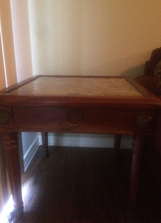Marble end table great condition