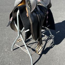 Australian Outrider Stock Poley Saddle without Horn plus Stand blanket and more.