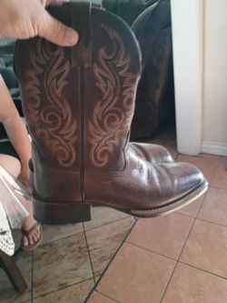 Cowboy boots size 7