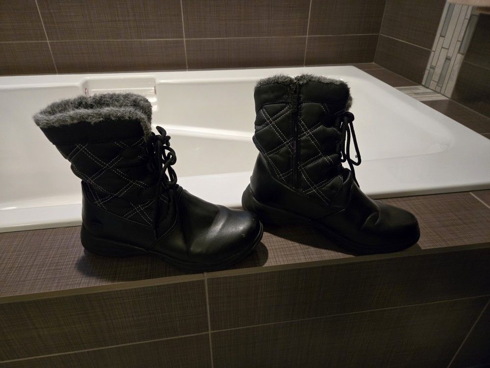 Totes BOOTS SIZE 8