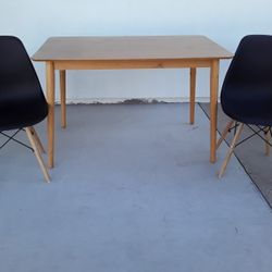 Dinner Table With Two Chairs   47 W X 29 D X 29 H Inches 