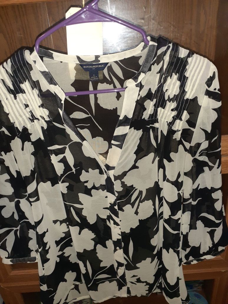 Banana republic size small