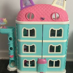 FREE Gabby's Purrfect Dollhouse,
