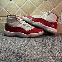 Jordan 11s “Cherry” -Size 11M -Og all  -Used  