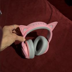 Razer Kraken  Kity V2 Wireless Light Up Headphones 