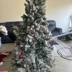 6 Ft Pre Lit Xmas Tree Used Once