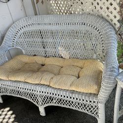 White 3 piece patio outdoor furniture with pillows