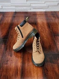 Dr. Martens Kids 1460 Lace-Up Boots – Tan Suede – Size US 1 / EU 32