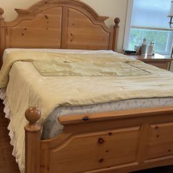Queen Bed Frame -pine wood