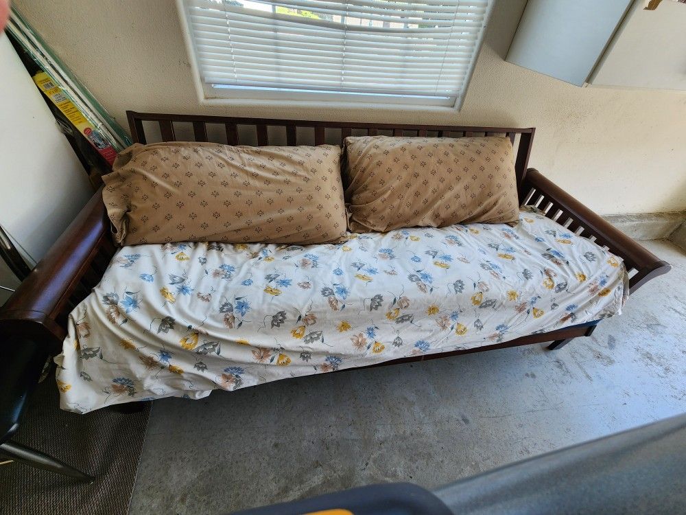 Futon with matress & sheet