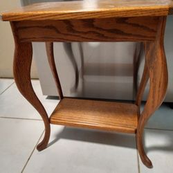 Wooden Side/End Table W/Lower Shelf