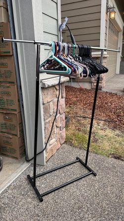 Adjustable Clothing Rack / Garment Rail + Pack of Hangers Included
