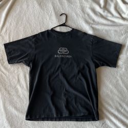 Balenciaga T-Shirt😁 Size-Large