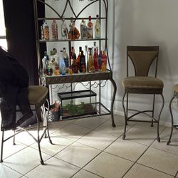 Bar With 3 Matching Chair Set  bottle so separately