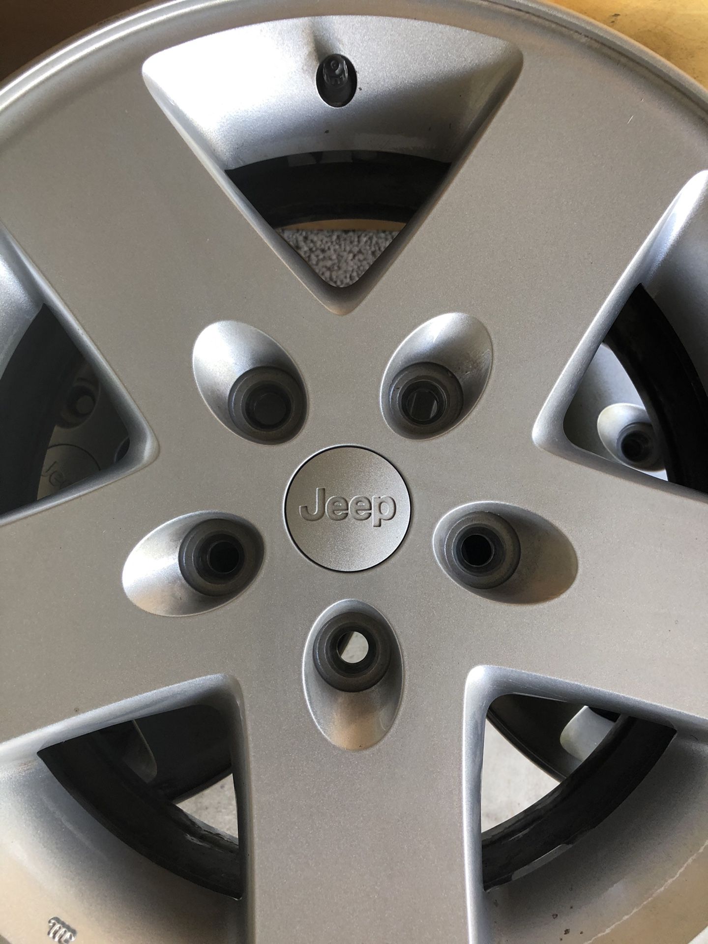 5 Jeep 17” wheels in mint condition ($50 total all 5)