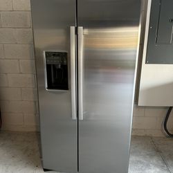New GE Refrigerator 