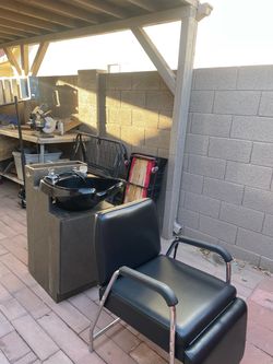 Shampoo combo with chair