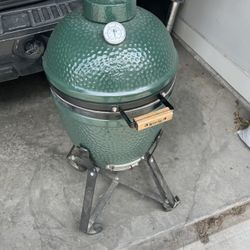 Small Green Egg With Multiple accessories