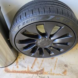 Tesla 20' Uber turbine Wheel with original Michelin Tires