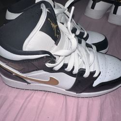 Black And Gold Nike Airs