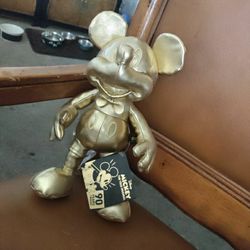 MICKEY MOUSE. PLUSH  ( GOLD 90 ANNIVERSARY).          PICK ⛏️ UP ONLY-