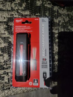 Milwaukee flat flashlight w/green light rechargeable 800L