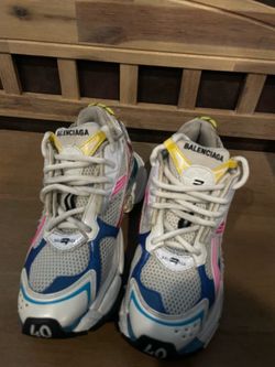 Balenciaga runners not free!!