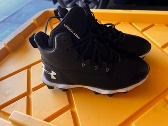 Under Armor Football Cleats Kids Size 2 Like New