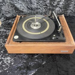 Vintage Turn Table DJ