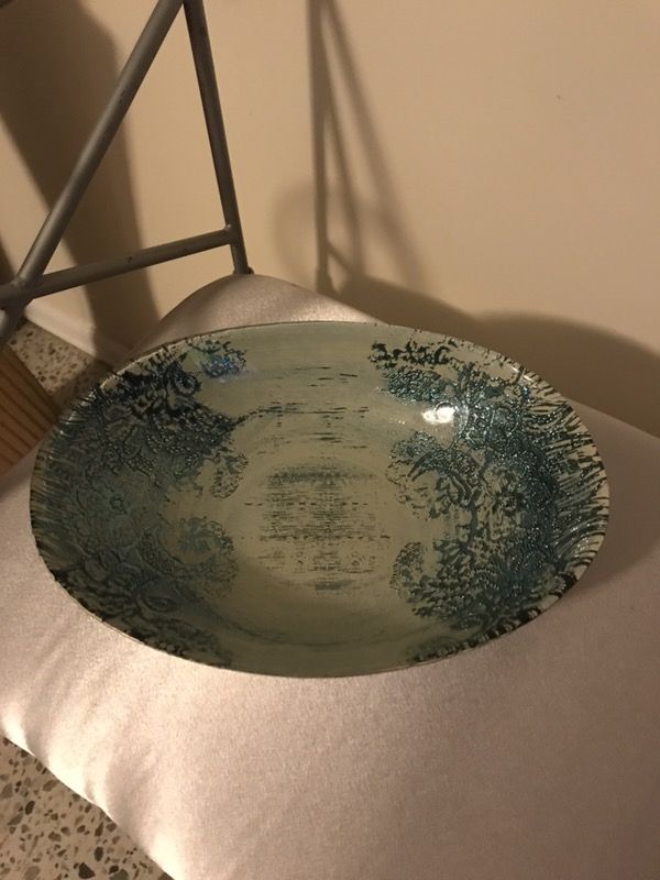 Exquisito plato decorativo en cristal en color teal y gris
