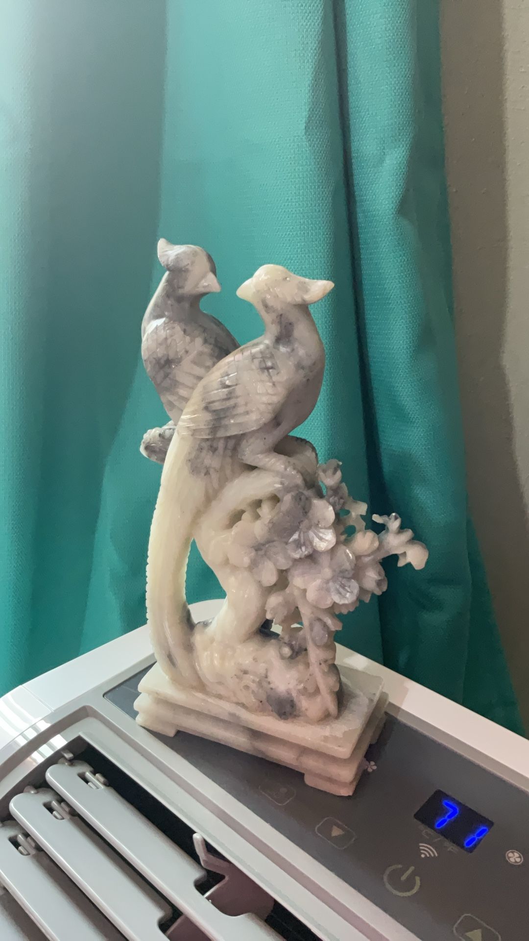 Pair of Soapstone birds Figurine, EUC 