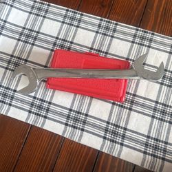 Snap On SAE Four-Way Angle Head Open-End Wrench 1 3/8