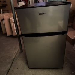 Galanz 3.1 Cu Ft Mini Fridge with Freezer - Stainless Steel, Energy Star, Two-Door Compact Refrigerator ［