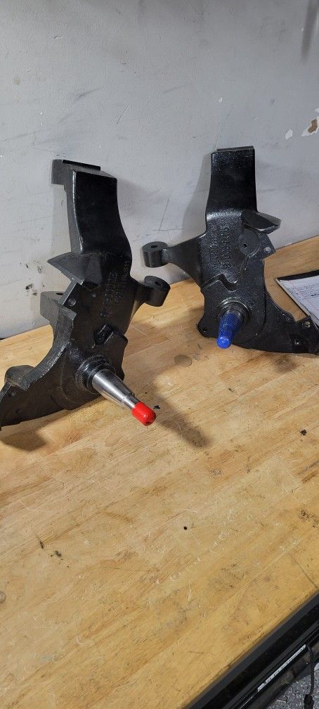 1988 --- 1999 Chevy C 1500, Tahoe/GMC C1500, Suburban Rough Country 4-in Spindle Lift