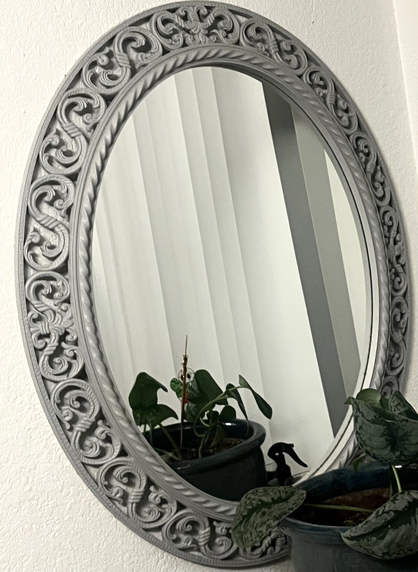 Oval Wall Mirror Approx. 28x36” Perfect Condition Make An Offer