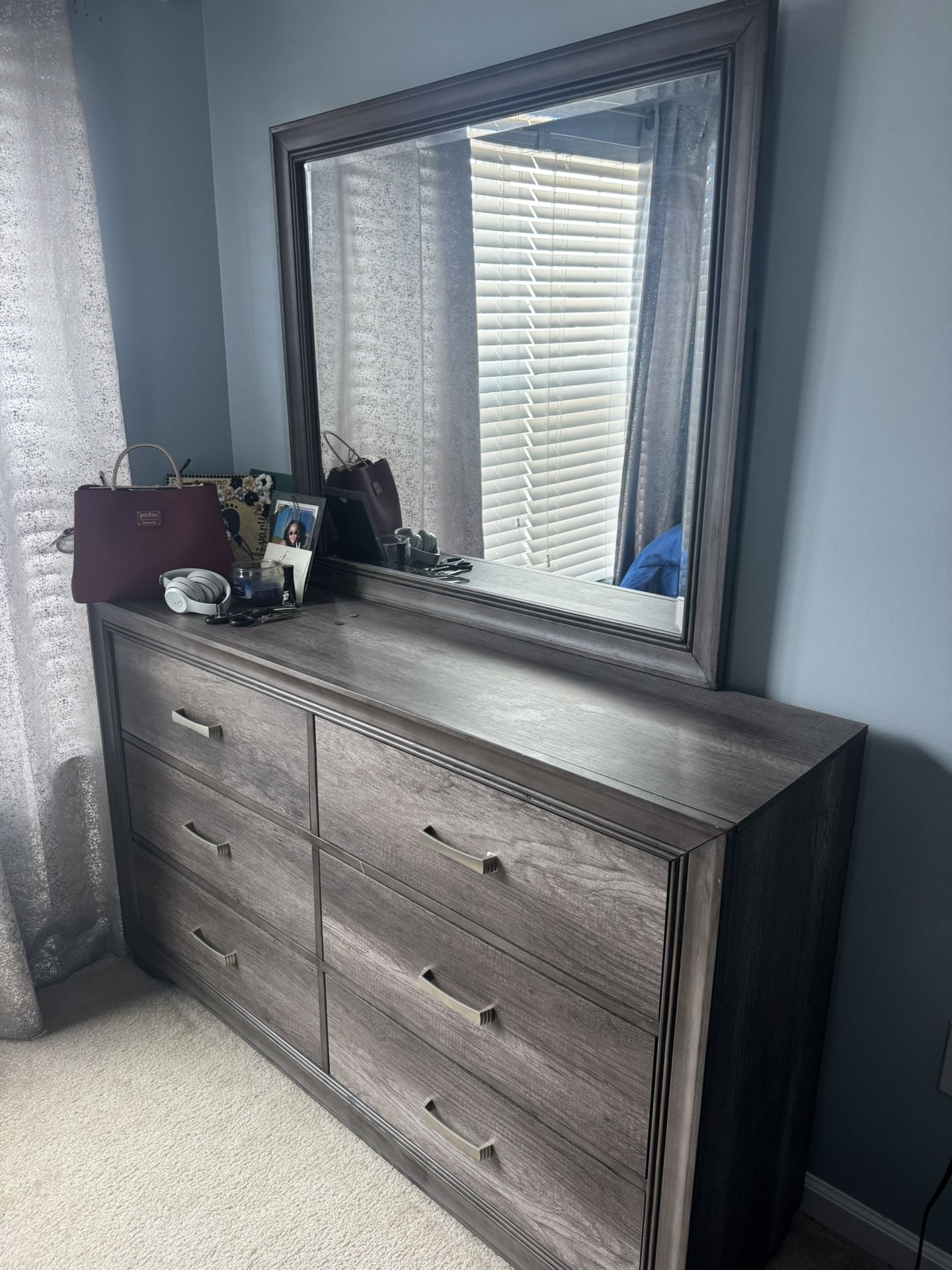 Dresser With Mirror
