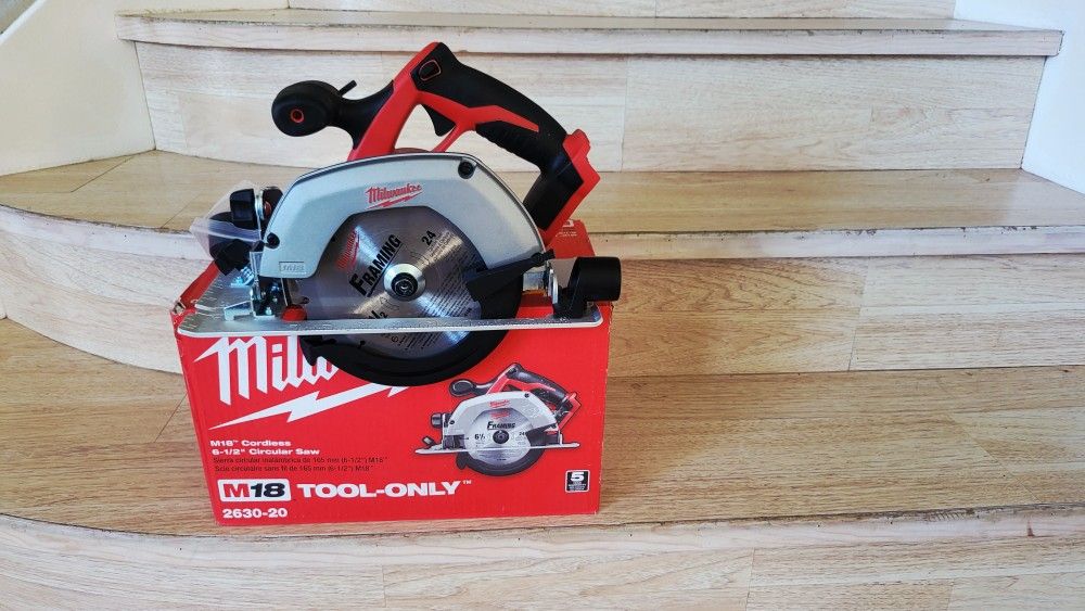 Milwaukee new M18 18V Lithium-Ion Cordless 6-1/2 in. Circular Saw (Tool-Only