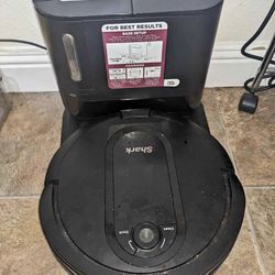 Shark IQ Robot Vacuum. Self Cleaning With Base