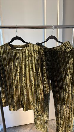 Mngo Velvet set