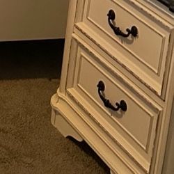 White 3-Drawer Nightstand