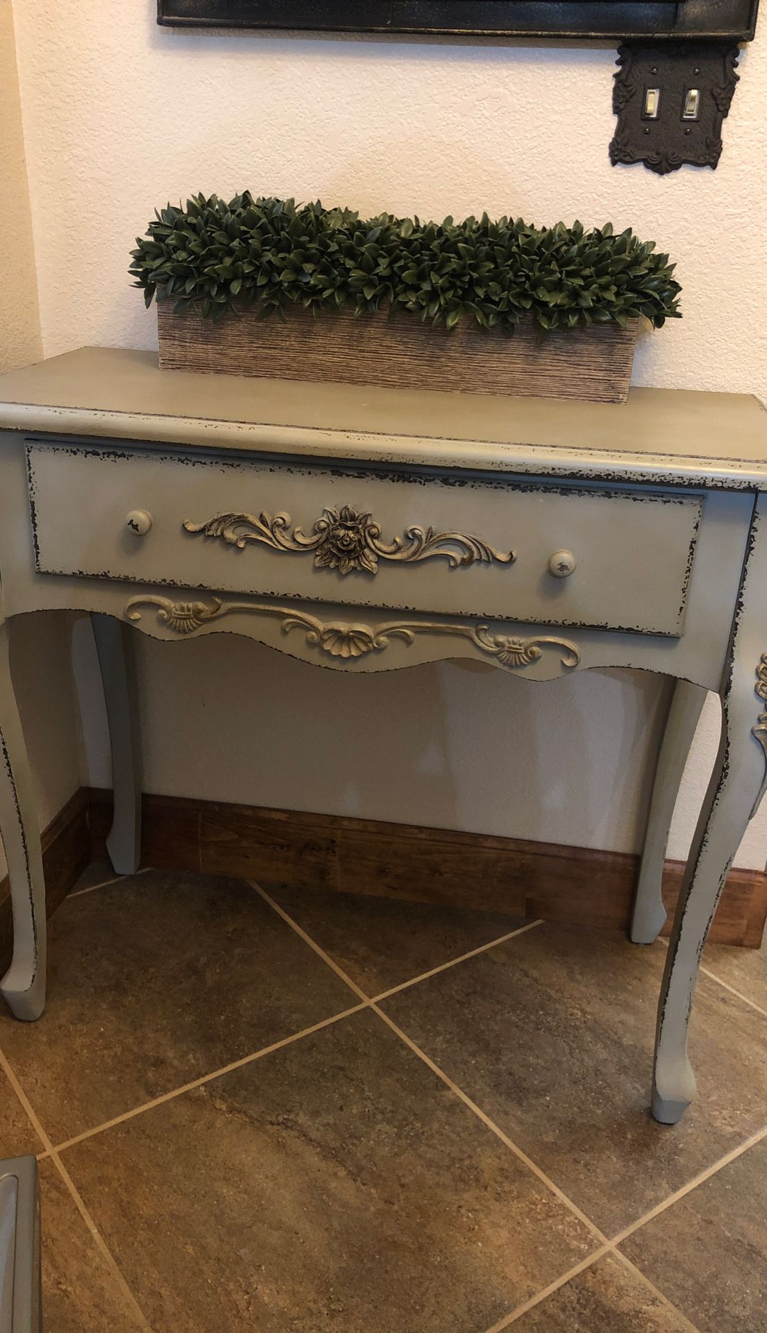 Entry way table