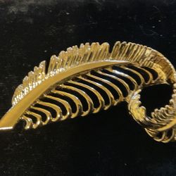 Vintage Goldtone Curved Feather (Gerry’s )