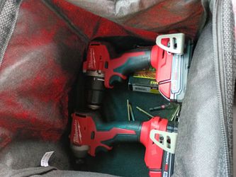MilwaukeeM18 18V Lithium-​Ion Brushless Cordless Compact Drill/​Impact Combo Kit (2-​Tool)​ w/​(2)​ 2.​0 Ah Batteries,  & Bag
