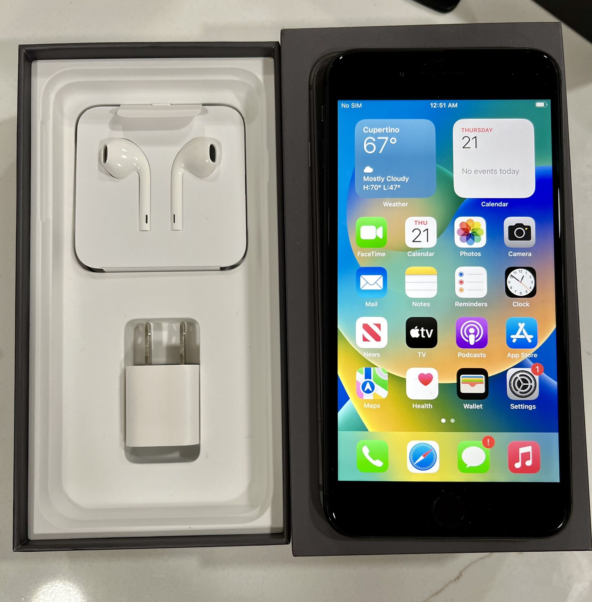 iPhone 8 Plus Unlocked With Accessories 